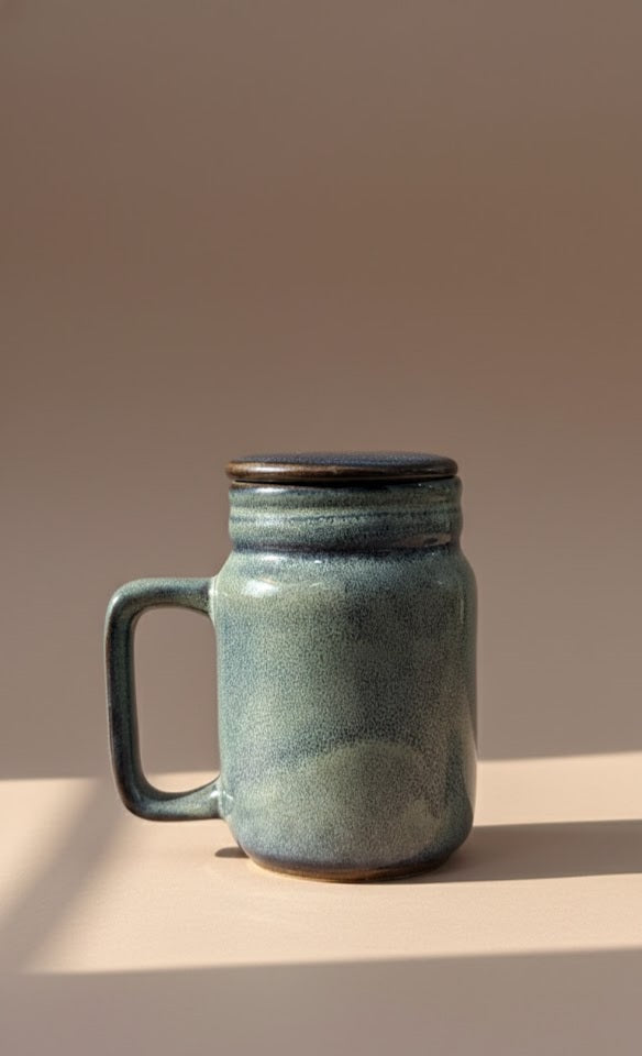 Elegant Ceramic Sipper With Lid & Handle (600 ML)