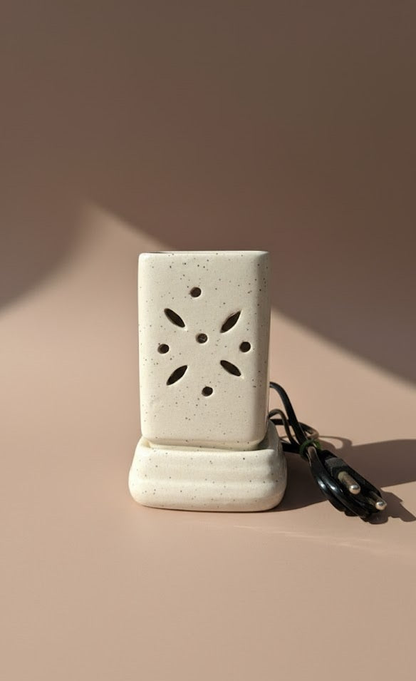 Ceramic Electric Oil Diffuser | Leaf Cutwork Aroma Burner For Home & Spa Décor